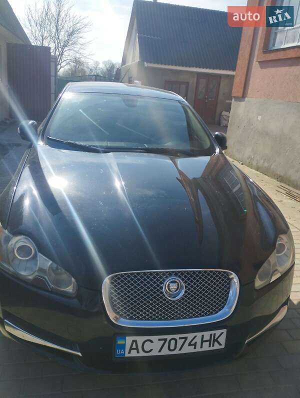 Седан Jaguar XF 2009 в Казатине