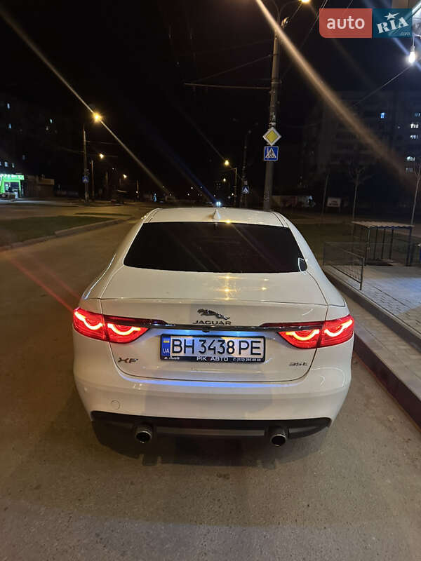 Седан Jaguar XF 2016 в Запоріжжі