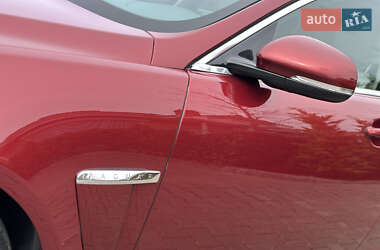 Седан Jaguar XF 2012 в 