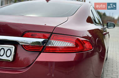 Седан Jaguar XF 2012 в 