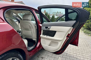 Седан Jaguar XF 2012 в 