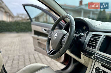 Седан Jaguar XF 2012 в 