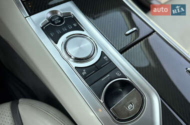 Седан Jaguar XF 2012 в 