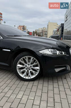 Седан Jaguar XF 2014 в 