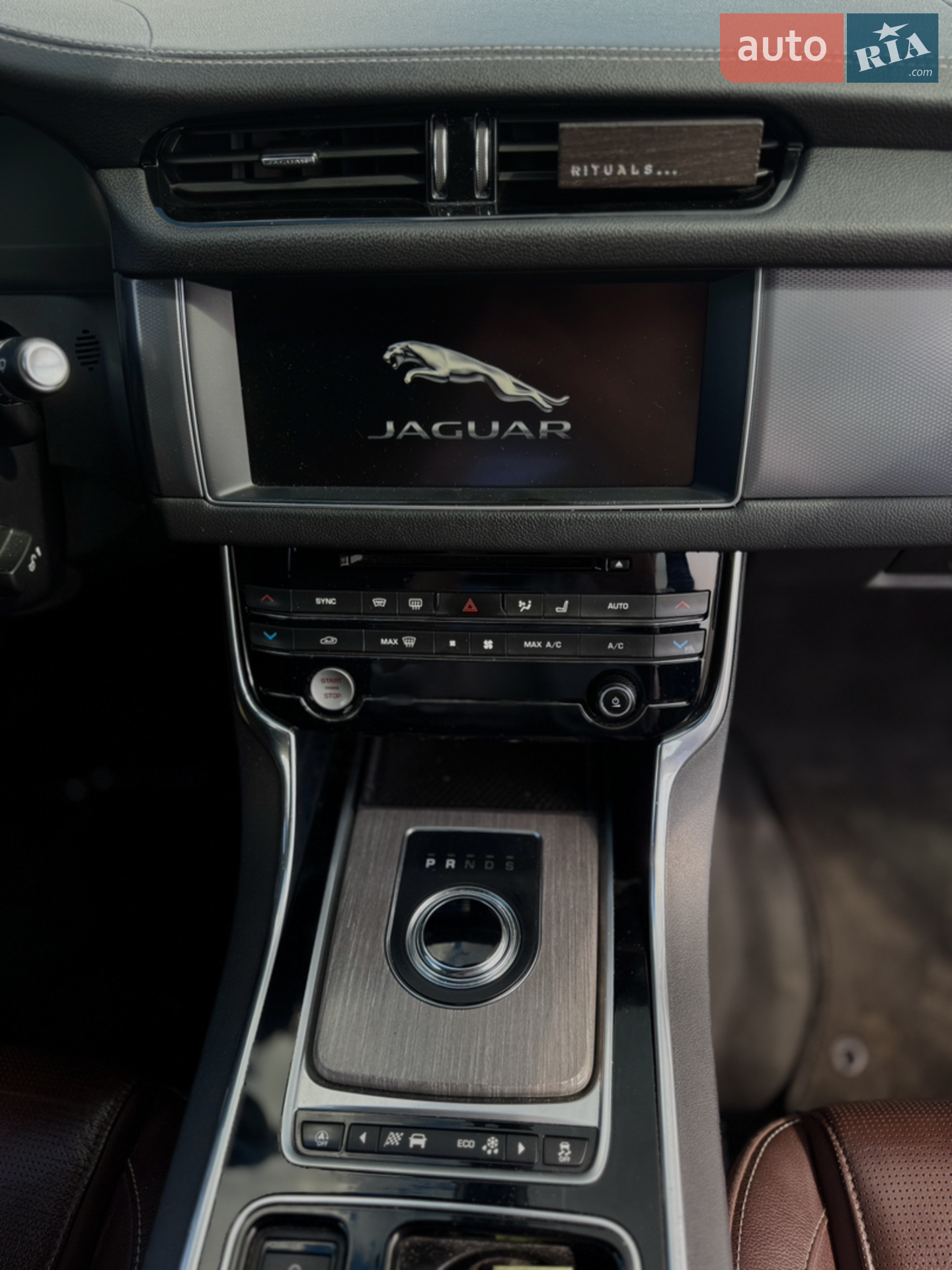 2017 Jaguar XF - мініатюра 16