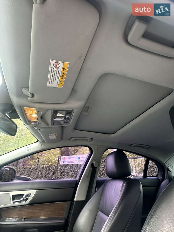 Седан Jaguar XF 2014 в Одесі