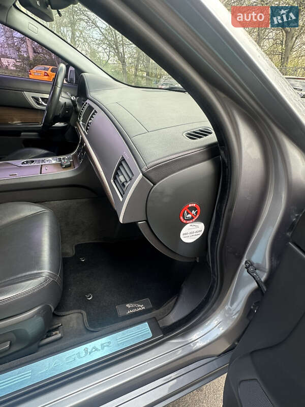Седан Jaguar XF 2014 в Одесі