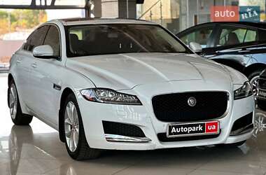 Седан Jaguar XF 2016 в 