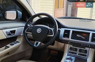 Седан Jaguar XF 2013 в 