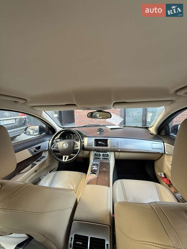Седан Jaguar XF 2013 в Киеве