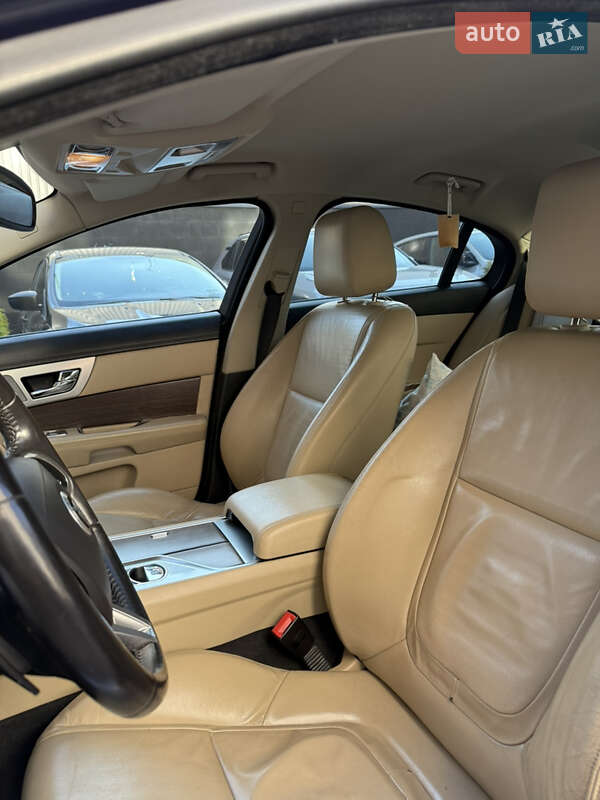 Седан Jaguar XF 2013 в Киеве