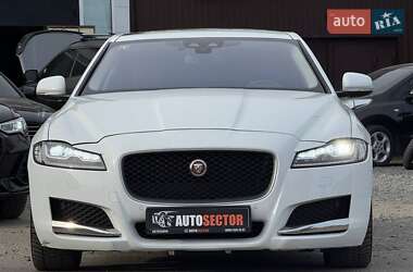 Седан Jaguar XF 2017 в 