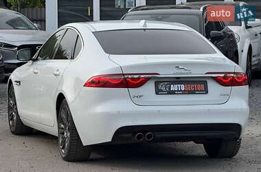 Седан Jaguar XF 2017 в 