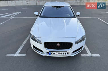Седан Jaguar XF 2017 в 
