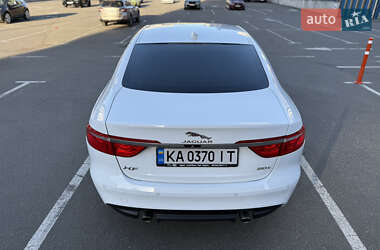 Седан Jaguar XF 2017 в 
