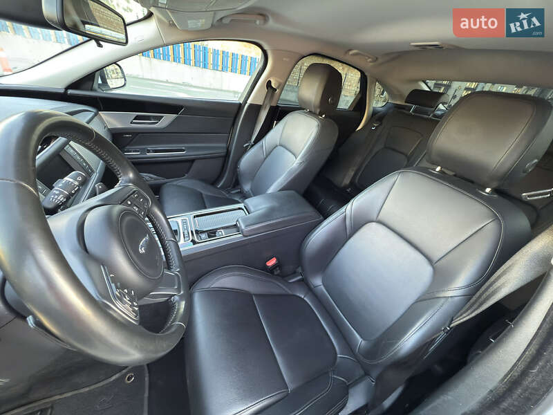 Седан Jaguar XF 2017 в Киеве