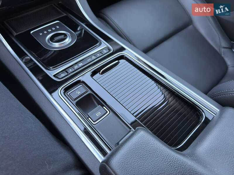 Седан Jaguar XF 2017 в Киеве