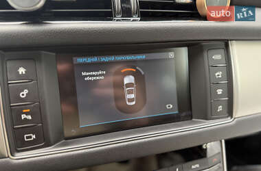 Седан Jaguar XF 2017 в 