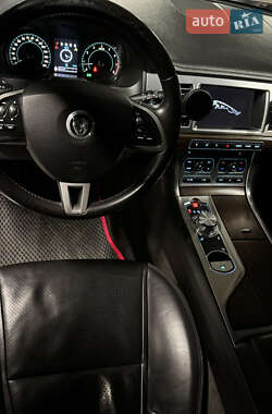 Седан Jaguar XF 2012 в 