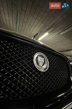 Седан Jaguar XF 2012 в 