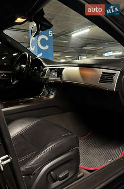 Седан Jaguar XF 2012 в 