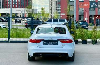 Седан Jaguar XF 2015 в 