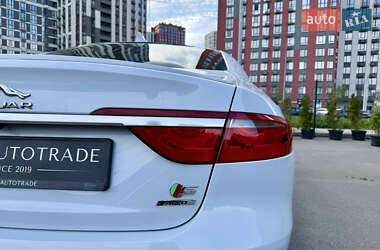 Седан Jaguar XF 2015 в 