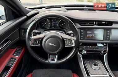 Седан Jaguar XF 2015 в 