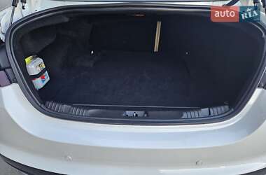 Седан Jaguar XF 2010 в 