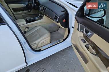 Седан Jaguar XF 2010 в 