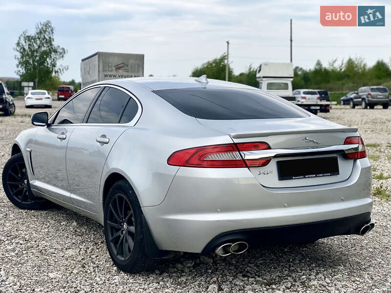 Седан Jaguar XF 2013 в Новояворовске