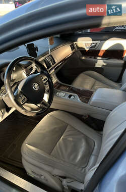Седан Jaguar XF 2008 в 