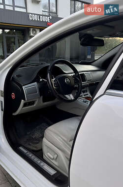 Седан Jaguar XF 2012 в 