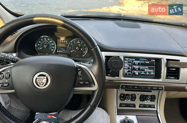 Седан Jaguar XF 2013 в 