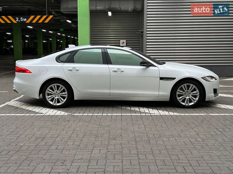Седан Jaguar XF 2016 в Києві