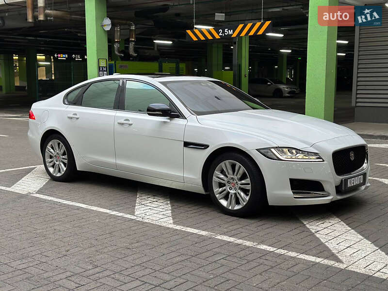 Седан Jaguar XF 2016 в Києві