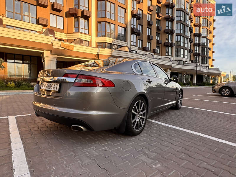 Седан Jaguar XF 2010 в Киеве