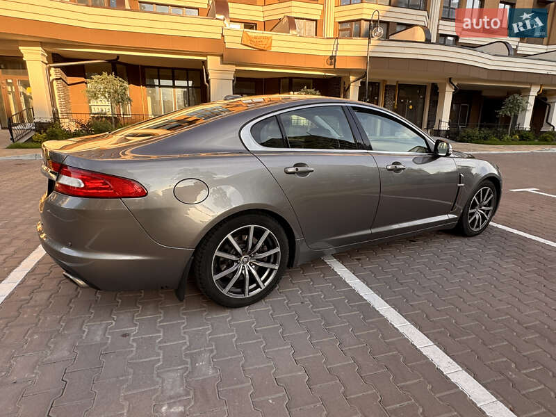 Седан Jaguar XF 2010 в Киеве