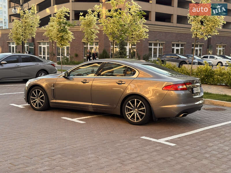 Седан Jaguar XF 2010 в Киеве