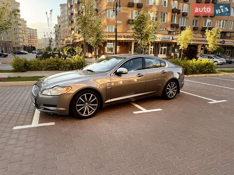 Седан Jaguar XF 2010 в Киеве