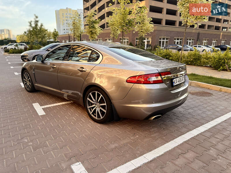 Седан Jaguar XF 2010 в Киеве