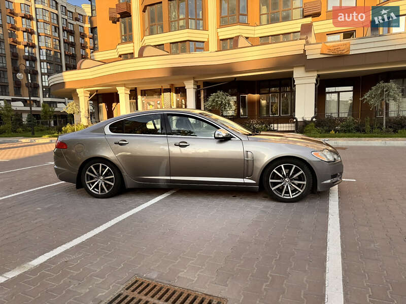 Седан Jaguar XF 2010 в Киеве