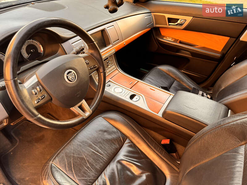 Седан Jaguar XF 2010 в Киеве