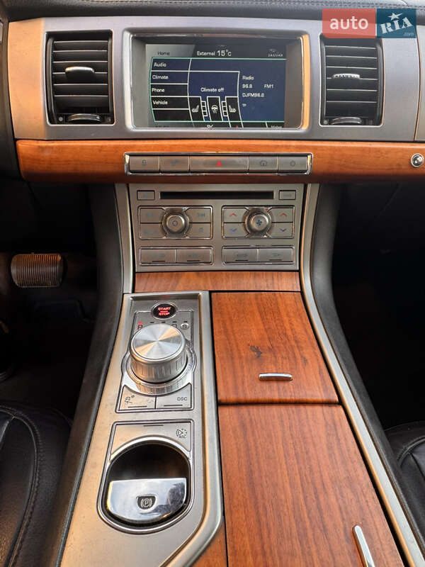 Седан Jaguar XF 2010 в Киеве