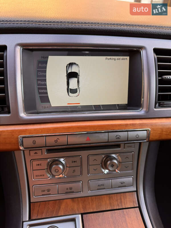 Седан Jaguar XF 2010 в Киеве
