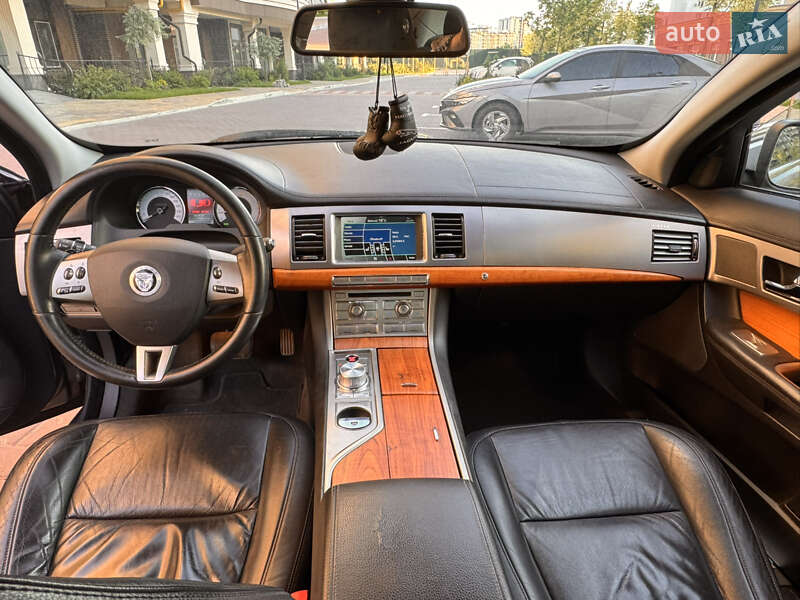 Седан Jaguar XF 2010 в Киеве