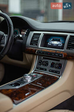 Седан Jaguar XF 2013 в 