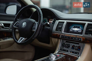 Седан Jaguar XF 2013 в 