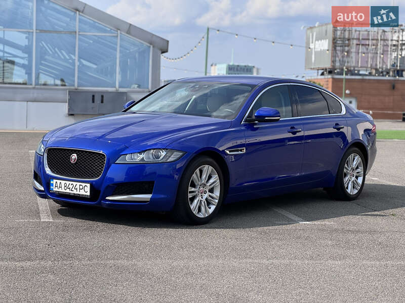 Седан Jaguar XF 2016 в Киеве