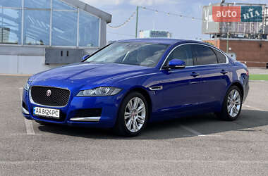 Седан Jaguar XF 2016 в 